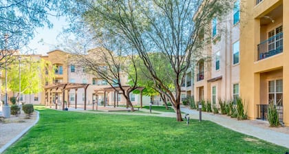 Ground Floor Condo next to Pool and Spa! 30 Night Min.