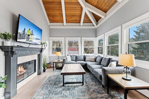 TV, fireplace, stereo, offices - Modern 3 BDR - Heart of Downtown; Walk Everywhere! (Breckenridge)