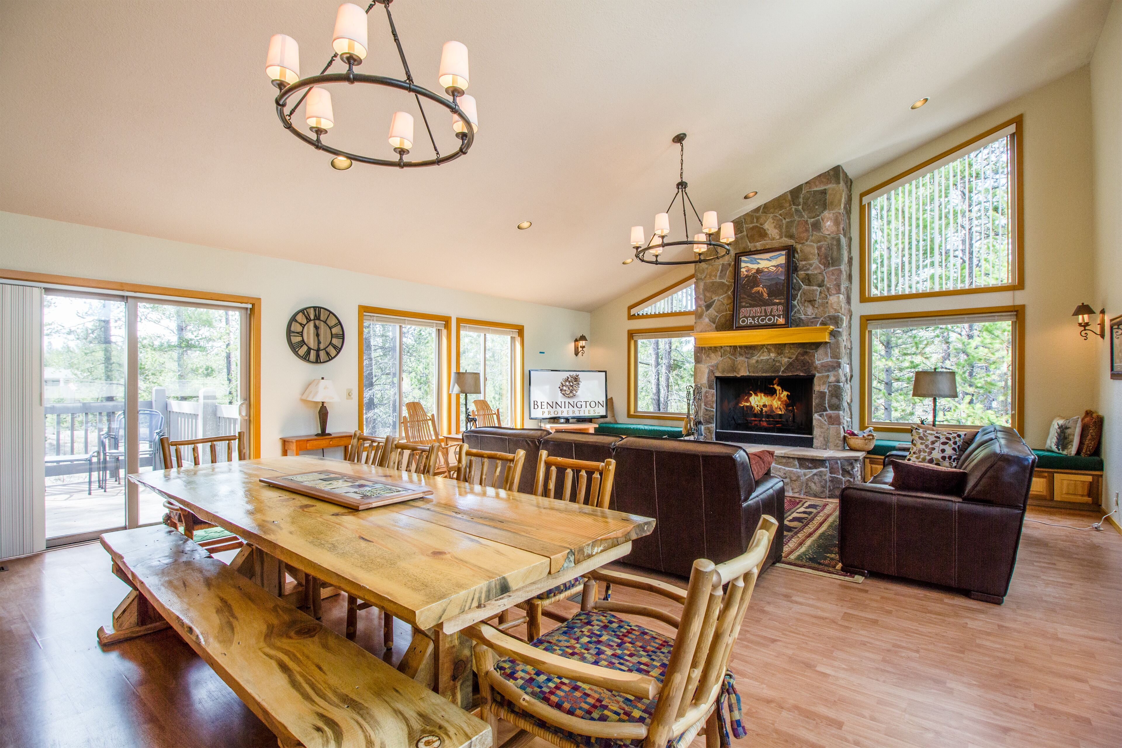 Pool Table, 2 Decks, Chef's Kitchen, 3,000 sq ft in Sunriver, Hot Tub- DIXI04