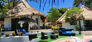 Hypo-allergenic bedding, minibar, in-room safe, desk - Clear View Resort (Koh Tao)
