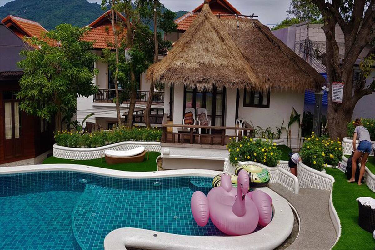 Superior Triple Bungalow With Sea View | Peralatan tempat tidur hipoalergenik, bar mini, peti besi dalam bilik 