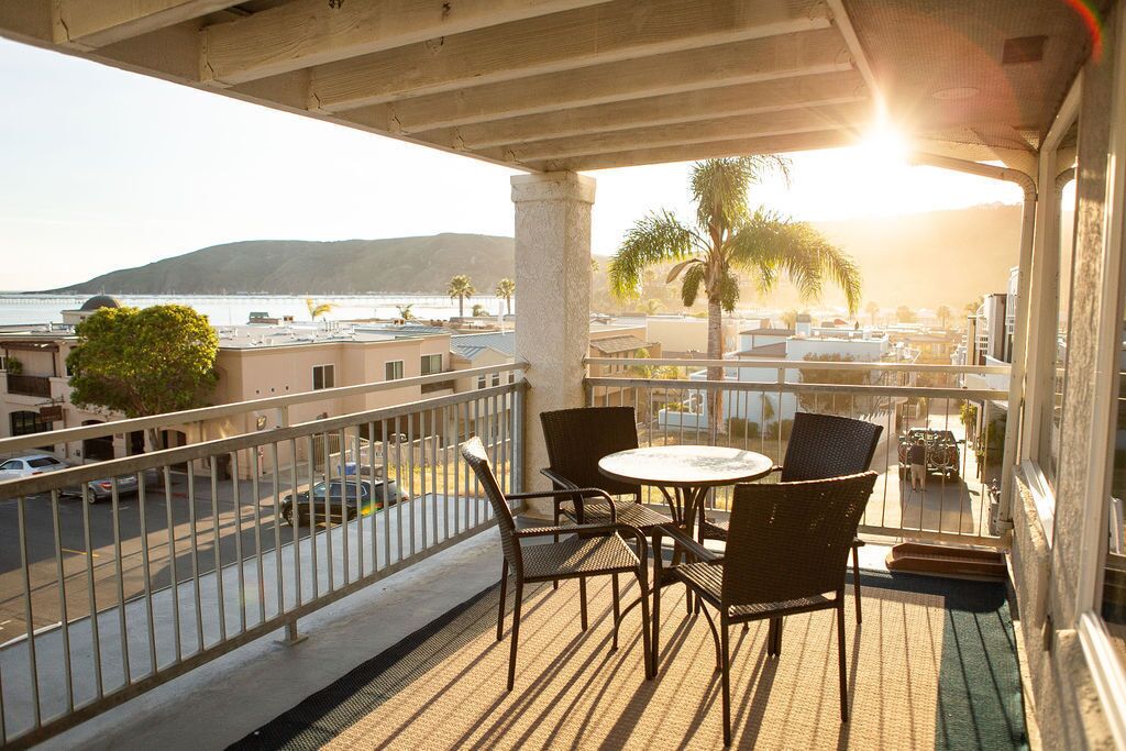 New Condo, Great Views, Excellent Location!