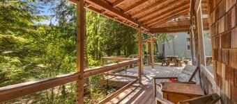 Recently remodeled riverfront home with fireplace, firepit & W/D - dog-friendly