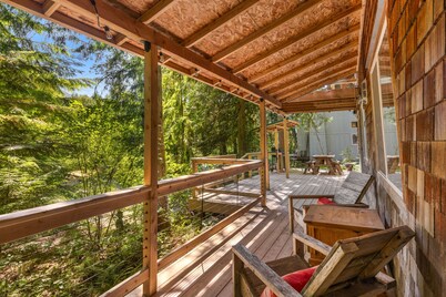 Recently remodeled riverfront home with fireplace, firepit & W/D - dog-friendly