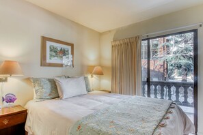 1 bedroom, iron/ironing board, internet, bed sheets - Ski-in/ski-out alpine condo with hot tub, sauna, seasonal pool & views (Ketchum)