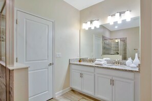 Towels - Amazingly Furnished 8 Bedroom 5 Bathroom Champions Gate Resort Pool Villa (Davenport)