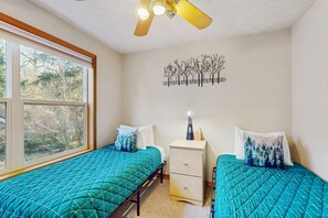 3 bedrooms, iron/ironing board, Internet, bed sheets