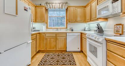Mountain condo with pool tabl & private hot tub - great for golfers, skiers & hikers