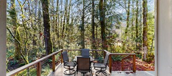 Mountain condo with pool tabl & private hot tub - great for golfers, skiers & hikers