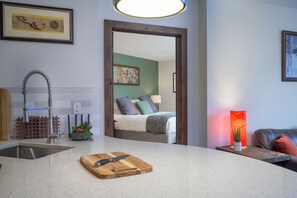2 chambres, fer et planche à repasser, accès au Wi-Fi (inclus)