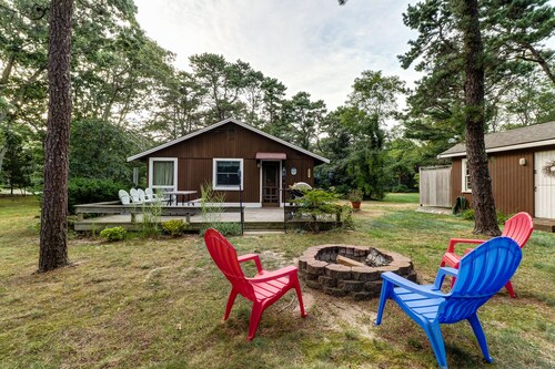 Comfy Cabin with Deck, Firepit, & Bike Path Access - Walk to Nauset Light Beach