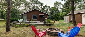 Komfortabel hytte m / dekk, ildsted og sykkelsti - gå til Nauset Light Beach!