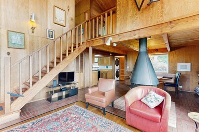 Remarkable Home with Sea View Deck, Free WifI, and Fireplace - Dog-Friendly