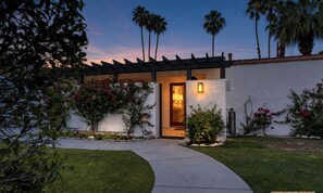 Exterior detail - Villa Palmeras: Private retreat + pool and spa + lush gardens + large backyard (Palm Springs)