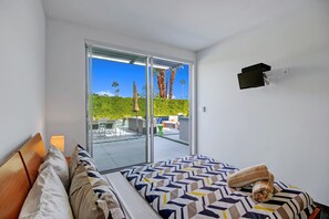 4 bedrooms, desk, iron/ironing board, travel cot