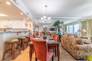 Dining - Seaside Memories-Beachfront-PCB-2 Balconies, 2 Main Suites with Garden Tubs, 4Bd/3Ba! (Panama City Beach)