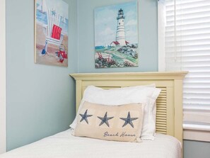 2 makuuhuonetta, silitysrauta/-lauta, internet, vuodevaatteet