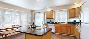 Maison confortable dans les pins w / bain à remous privé - emplacement idéal! 8 passes SHARC