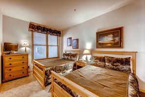 2 bedrooms, iron/ironing board, Internet, bed sheets - Corral at Breckenridge Blue Jay Condo: Walk to Town / Lifts (Breckenridge)