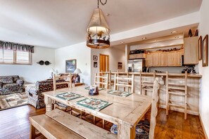 Dining - Corral at Breckenridge Blue Jay Condo: Walk to Town / Lifts (Breckenridge)