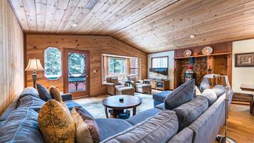 TV, fireplace, DVD player, stereo