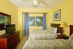 3 bedrooms, iron/ironing board, Internet, bed sheets - Luxury Condo, Ocean & Golf Course View, access (Herradura)