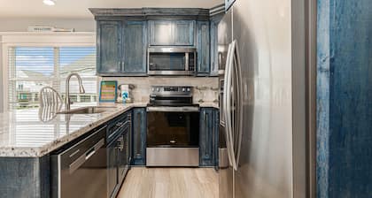 Bayfront dog-friendly home w/ water views and dock access
