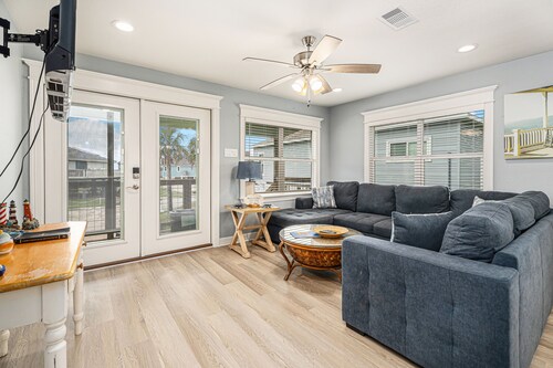 Bayfront dog-friendly home w/ water views and dock access