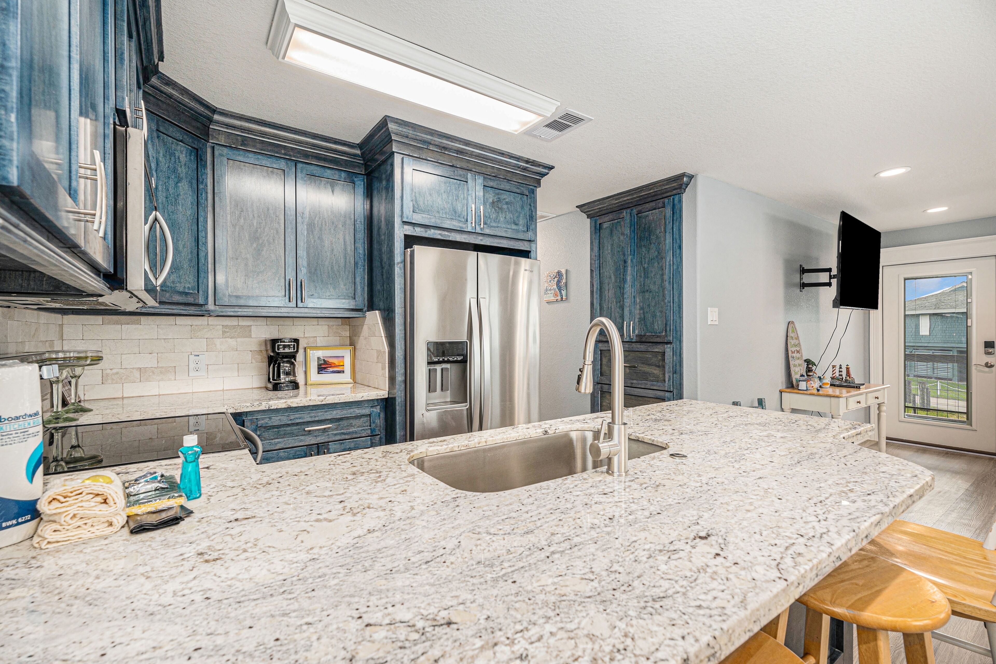 大冰箱、微波炉、烤箱、炉灶