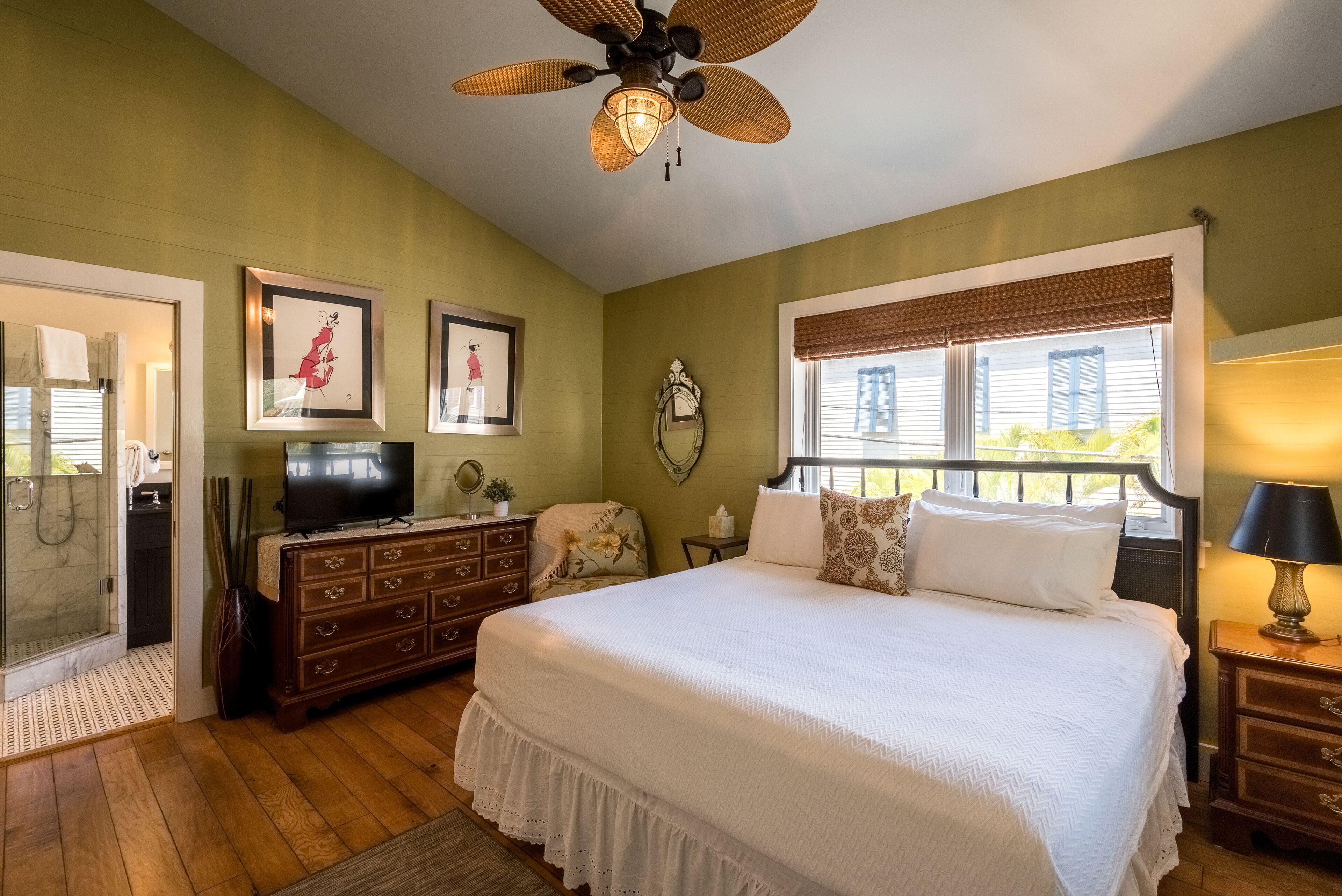 Stylish Condo with Balcony & Free WiFi - In Historic Neighborhood, Dogs OK