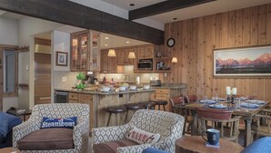 Dining - Luxury + Pool/Hot Tub + Ski in/Ski out - Right-O-Way Chalet (Steamboat Springs)