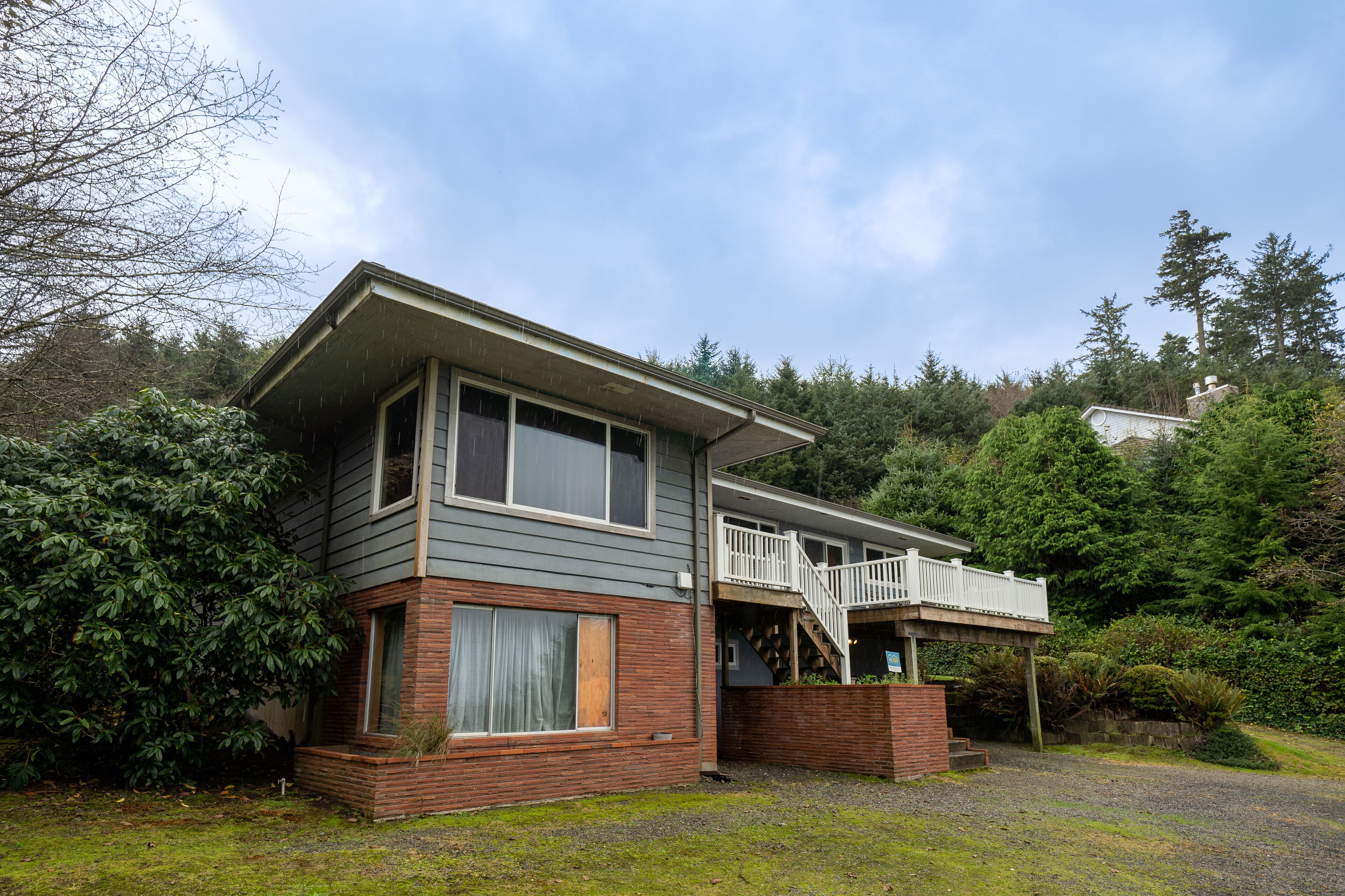 Secluded Beachfront Home with Amazing Views - Dogs Welcome