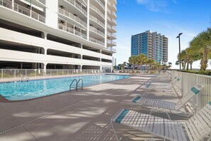 Una piscina techada, una piscina climatizada