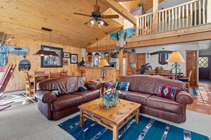 TV, fireplace, DVD player, books - 20% Off December "Mountain Spirit Riverside" Prime Riverfront Cabin, In Town,1 Block to Ski! (Red River)