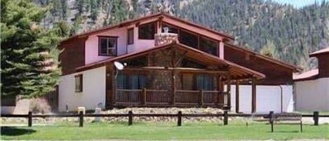 المنشأة من الخارج