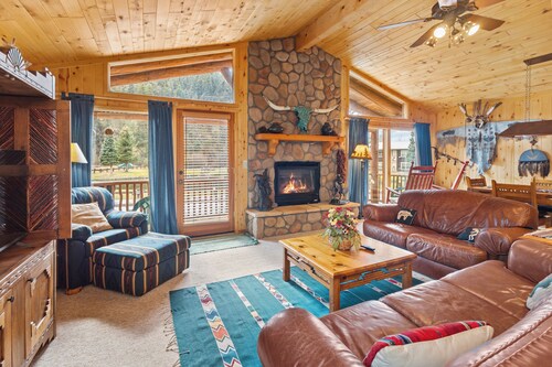 "Mountain Spirit Riverside" Prime Riverfront Cabin, In Town,1 Block to Ski!