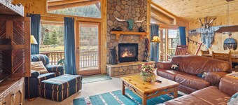 "Mountain Spirit Riverside" Prime Riverfront Cabin, In Town,1 Block to Ski!