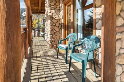 ¡En el río!"Mountain Spirit Riverside "Cabaña de lujo en la ciudad-1 cuadra para esquiar