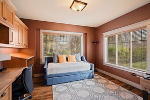 4 عدّة غرف نوم ومكواة/لوح كي وواي فاي وملاءات أسرّة