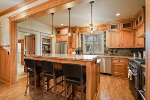 Fridge, microwave, oven, stovetop - Awbrey - Amazing! Steps to Downtown & River, Gorgeous, Newer, A/C (Bend)