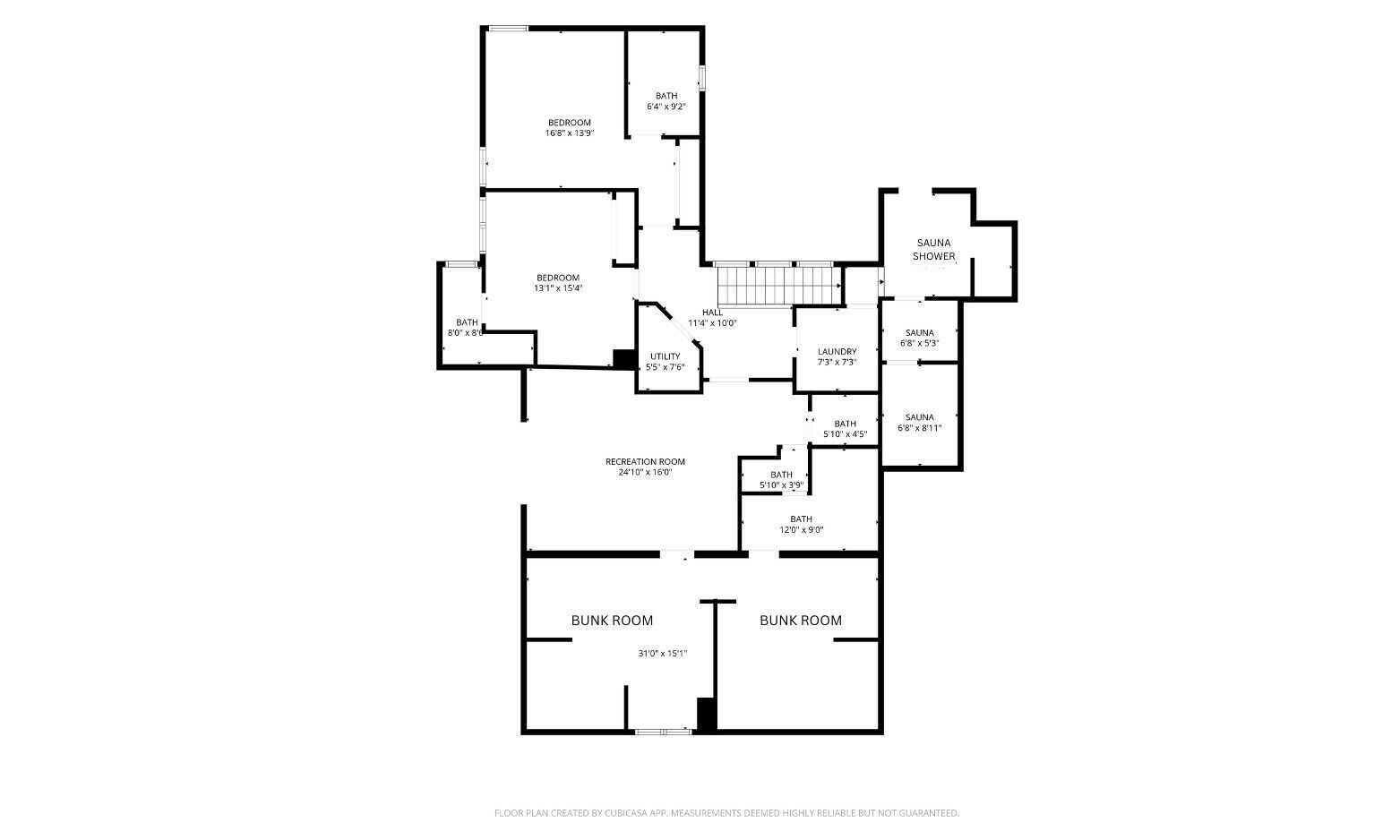 Un plan d’étage comprenant deux chambres, une salle de bain, une buanderie, une pièce pour les équipements techniques, un sauna, une douche, une salle de jeux et deux chambres avec lits superposés.