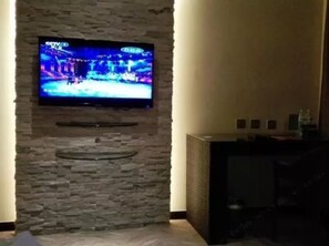 Family Room | Desk, blackout drapes, free WiFi - Greentree Inn Weihai International Beach (Weihai)