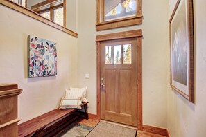 Interior - Highlands Trail House: Gorgeous Home - Hot Tub. (Breckenridge)