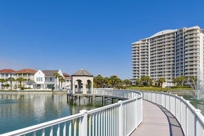 Property grounds - Spacious Lakefront Retreat w/ Pool and Beach Access! 🏖️ (Destin)