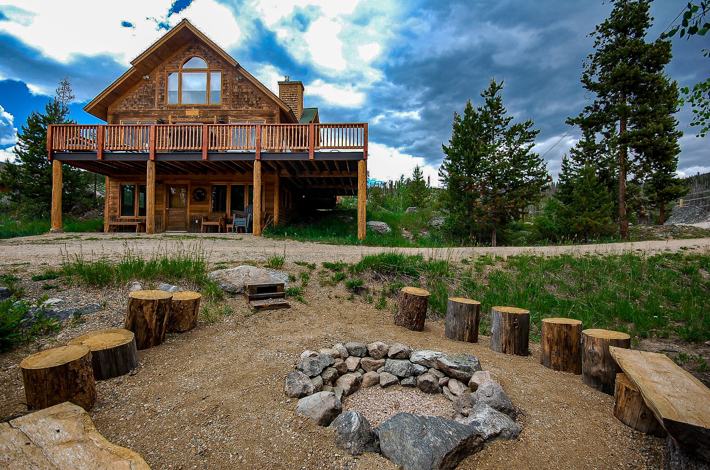 Grand Moose Manor - Beautiful, 5 bedroom home in the heart of Grand Lake!