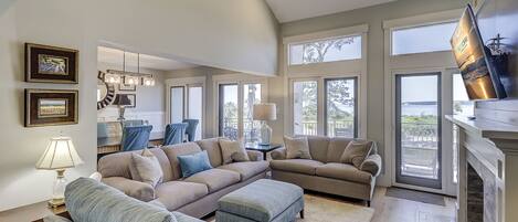 Smart-tv, eldstad och dvd-spelare