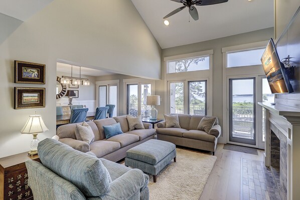 Smart TV, fireplace, DVD player