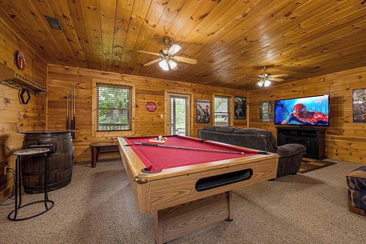 Mountain Memories – Pigeon Forge Cabin with Hot Tub, Game Room & Firepit