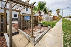 Property grounds - 356 Billfish 7 Pet friendly townhome by the beach (Fort Walton Beach)