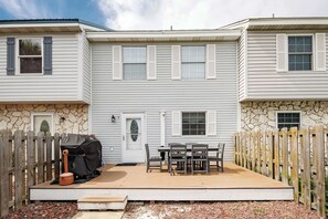 Outdoor dining - 356 Billfish 7 Pet friendly townhome by the beach (Fort Walton Beach)